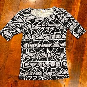 NWOT LuLaRoe Gigi Geometric T- Shirt